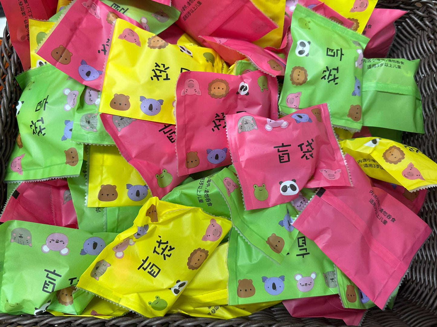 Surprise bag with a random crystal pets diy toy