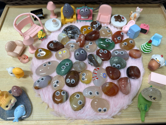Surprise bag with a random crystal pets diy toy